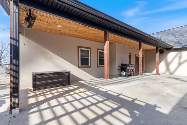 24866 S 638 Road, Grove, OK 74344