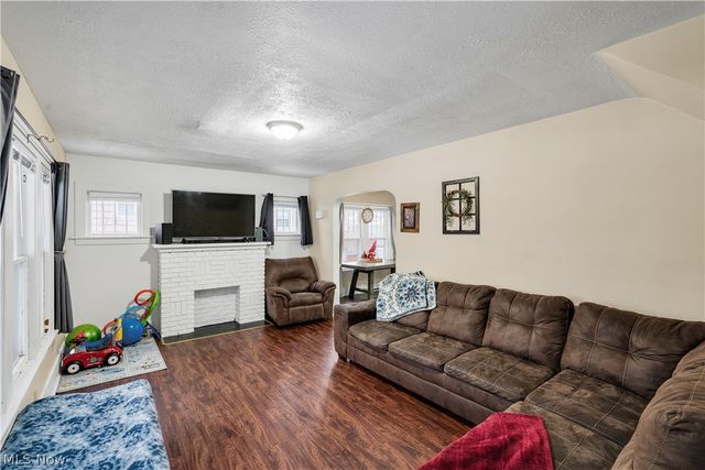 1464 Hollywood Street NE, Warren, OH 44483