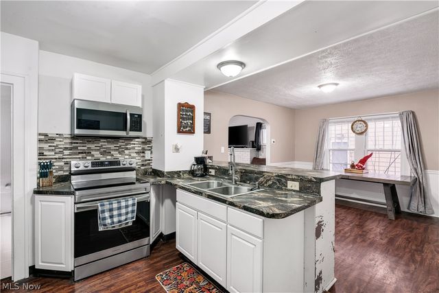 1464 Hollywood Street NE, Warren, OH 44483