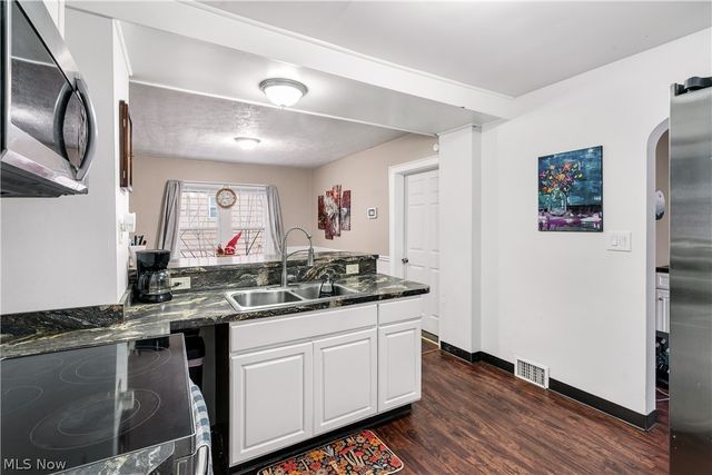 1464 Hollywood Street NE, Warren, OH 44483