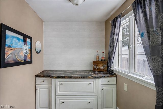 1464 Hollywood Street NE, Warren, OH 44483