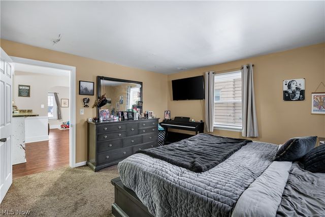 1464 Hollywood Street NE, Warren, OH 44483