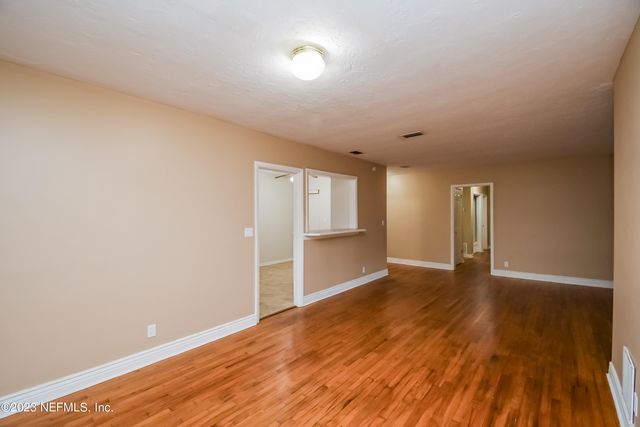 2438 KELLOW Circle, Jacksonville, FL 32216