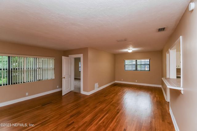 2438 KELLOW Circle, Jacksonville, FL 32216