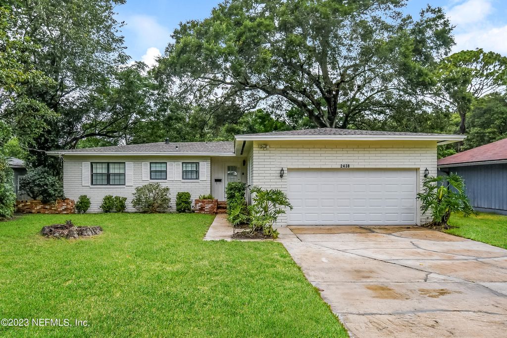 2438 KELLOW Circle, Jacksonville, FL 32216