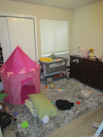 8842 Meadow Trace, San Antonio, TX 78250