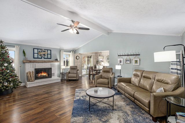 37815 Streamview Drive, Sterling Heights, MI 48312