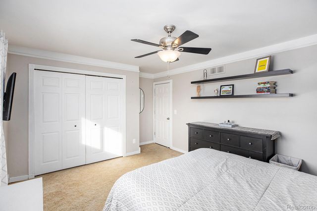 37815 Streamview Drive, Sterling Heights, MI 48312