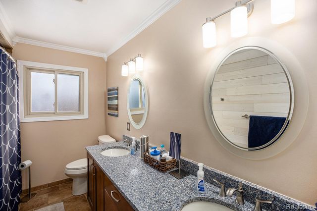 37815 Streamview Drive, Sterling Heights, MI 48312