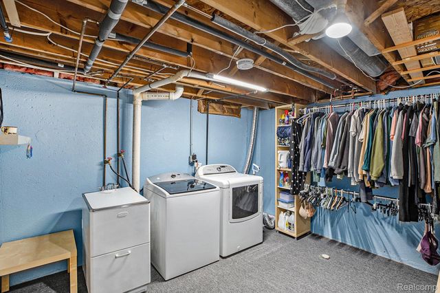 37815 Streamview Drive, Sterling Heights, MI 48312