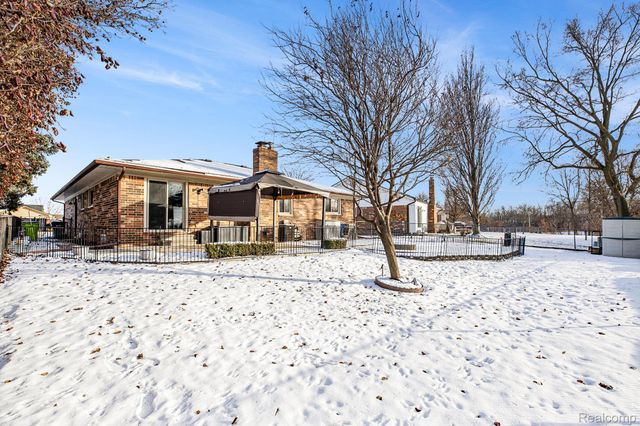 37815 Streamview Drive, Sterling Heights, MI 48312