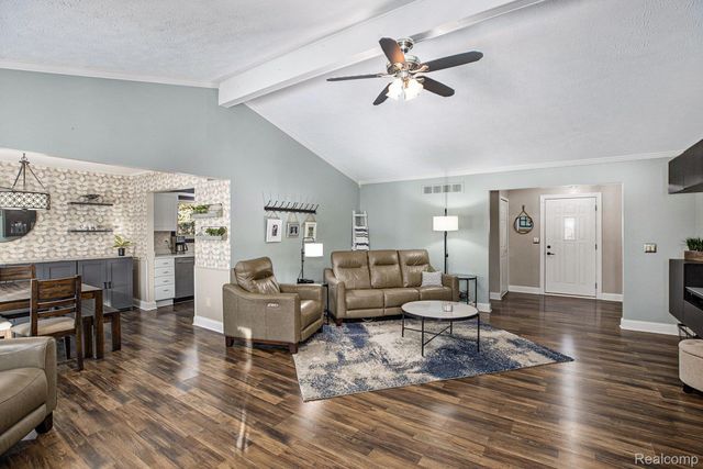 37815 Streamview Drive, Sterling Heights, MI 48312