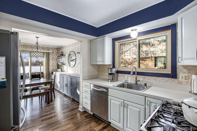 37815 Streamview Drive, Sterling Heights, MI 48312