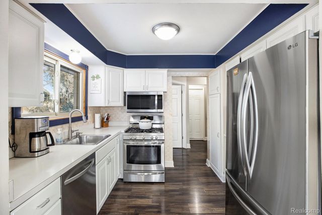 37815 Streamview Drive, Sterling Heights, MI 48312