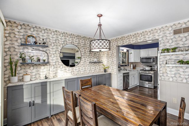 37815 Streamview Drive, Sterling Heights, MI 48312