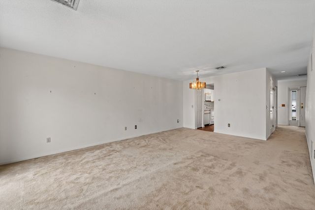44 Oakwood Ln 44, Worcester, MA 01604