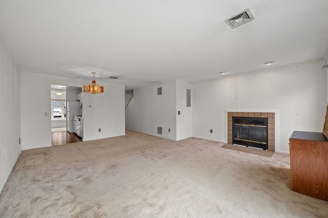 44 Oakwood Ln 44, Worcester, MA 01604