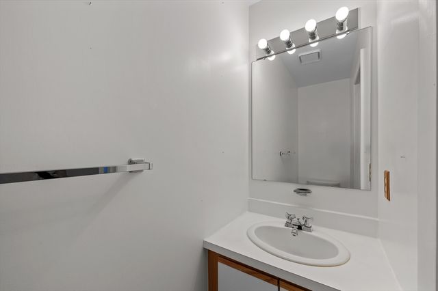 44 Oakwood Ln 44, Worcester, MA 01604