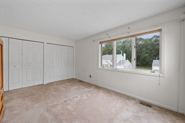 44 Oakwood Ln 44, Worcester, MA 01604