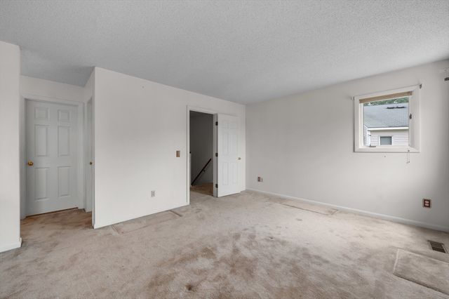 44 Oakwood Ln 44, Worcester, MA 01604