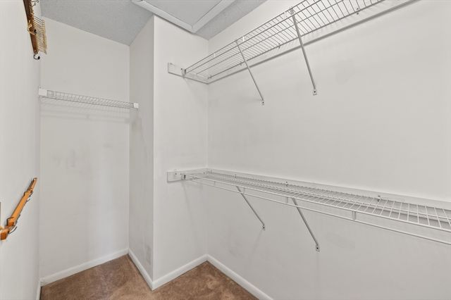 44 Oakwood Ln 44, Worcester, MA 01604