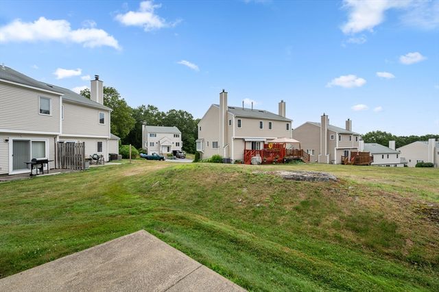 44 Oakwood Ln 44, Worcester, MA 01604