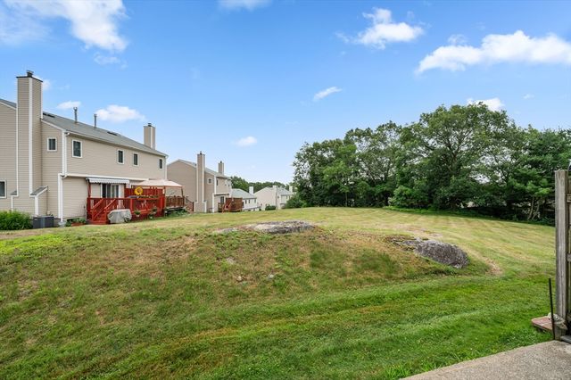 44 Oakwood Ln 44, Worcester, MA 01604