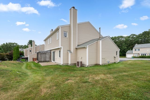 44 Oakwood Ln 44, Worcester, MA 01604
