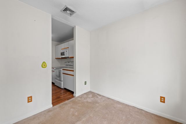 44 Oakwood Ln 44, Worcester, MA 01604