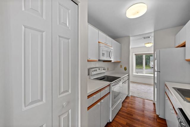 44 Oakwood Ln 44, Worcester, MA 01604