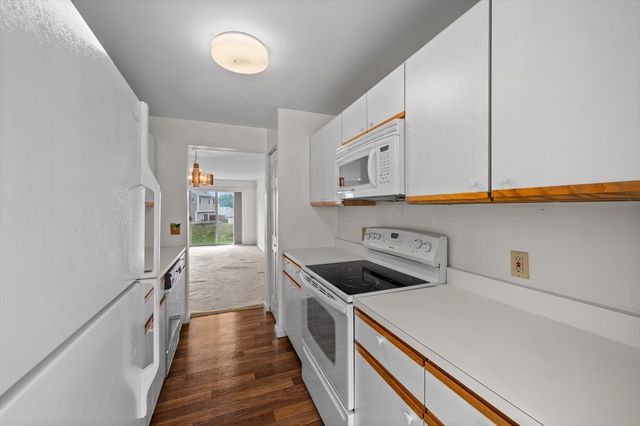 44 Oakwood Ln 44, Worcester, MA 01604