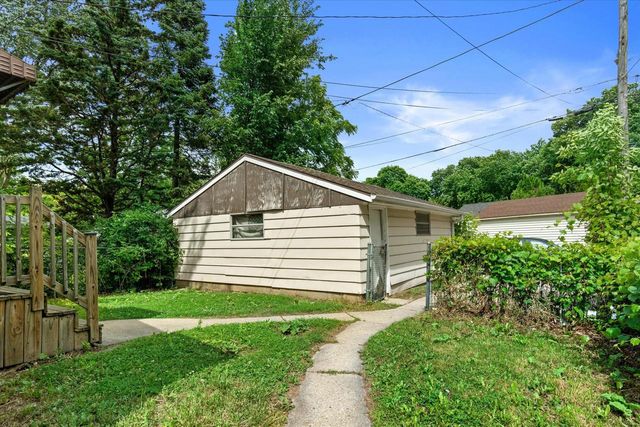 3368 S Chase AVENUE, Milwaukee, WI 53207