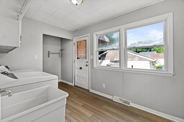 3368 S Chase AVENUE, Milwaukee, WI 53207