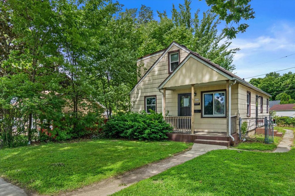 3368 S Chase AVENUE, Milwaukee, WI 53207