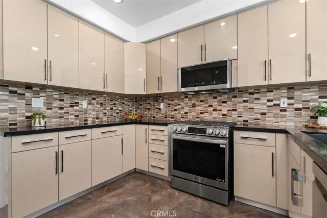 3 Haggerston Aisle, Irvine, CA 92603