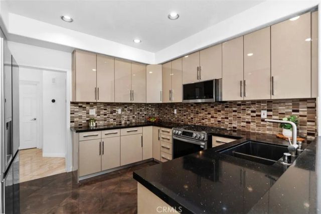 3 Haggerston Aisle, Irvine, CA 92603
