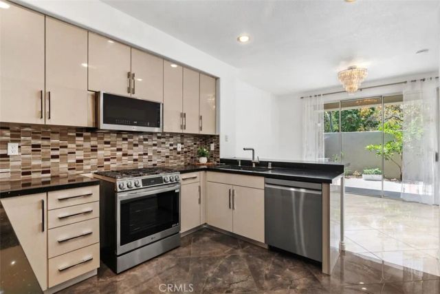 3 Haggerston Aisle, Irvine, CA 92603