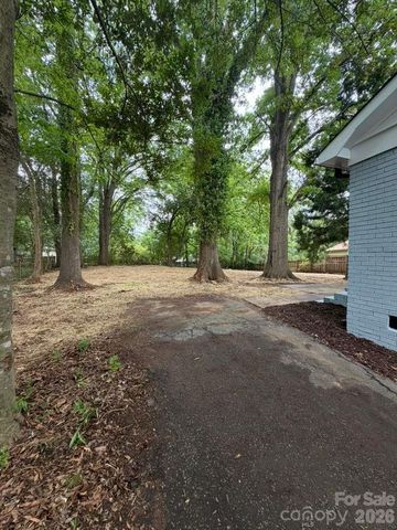 835 Ranch Street, Charlotte, NC 28208