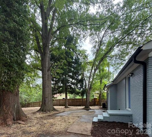 835 Ranch Street, Charlotte, NC 28208