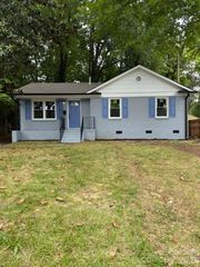 835 Ranch Street, Charlotte, NC 28208