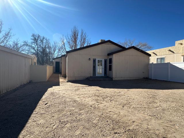 992 Charles Drive NE, Rio Rancho, NM 87144