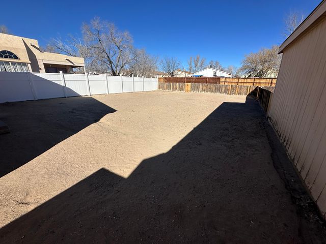 992 Charles Drive NE, Rio Rancho, NM 87144