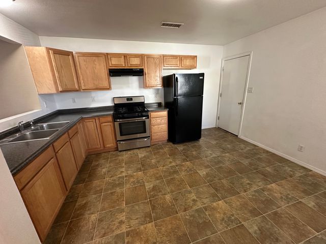 992 Charles Drive NE, Rio Rancho, NM 87144