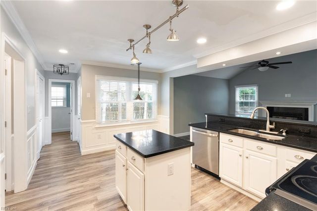 412 Peachtree LN, Yorktown, VA 23693