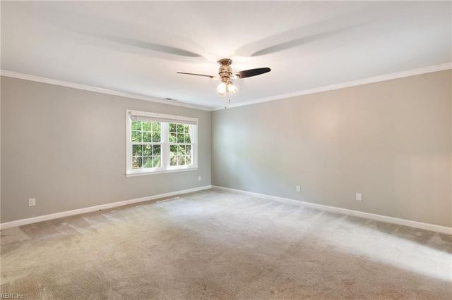412 Peachtree LN, Yorktown, VA 23693