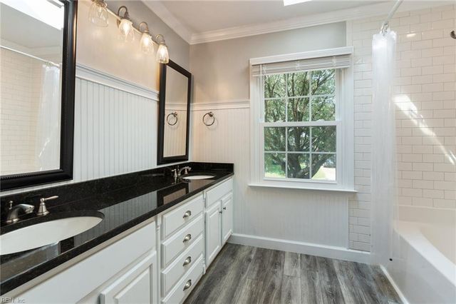 412 Peachtree LN, Yorktown, VA 23693