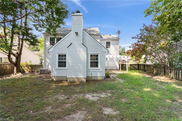 412 Peachtree LN, Yorktown, VA 23693