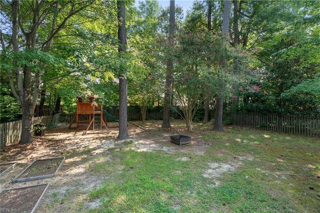 412 Peachtree LN, Yorktown, VA 23693