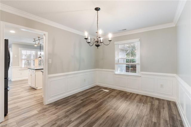 412 Peachtree LN, Yorktown, VA 23693