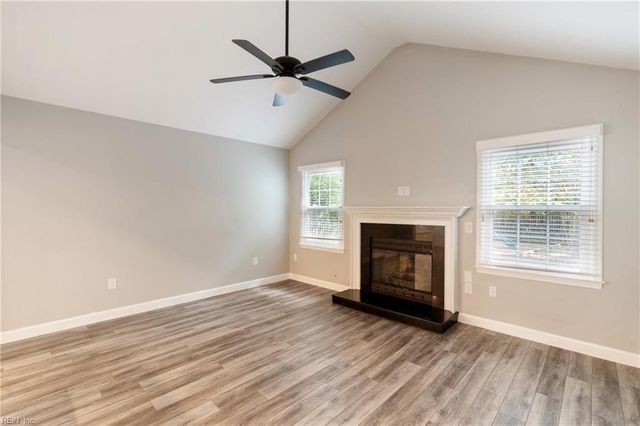 412 Peachtree LN, Yorktown, VA 23693